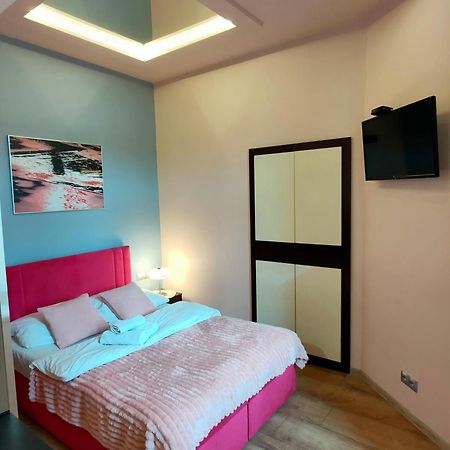 Mirror Pink Studio Apartment Krakau Buitenkant foto