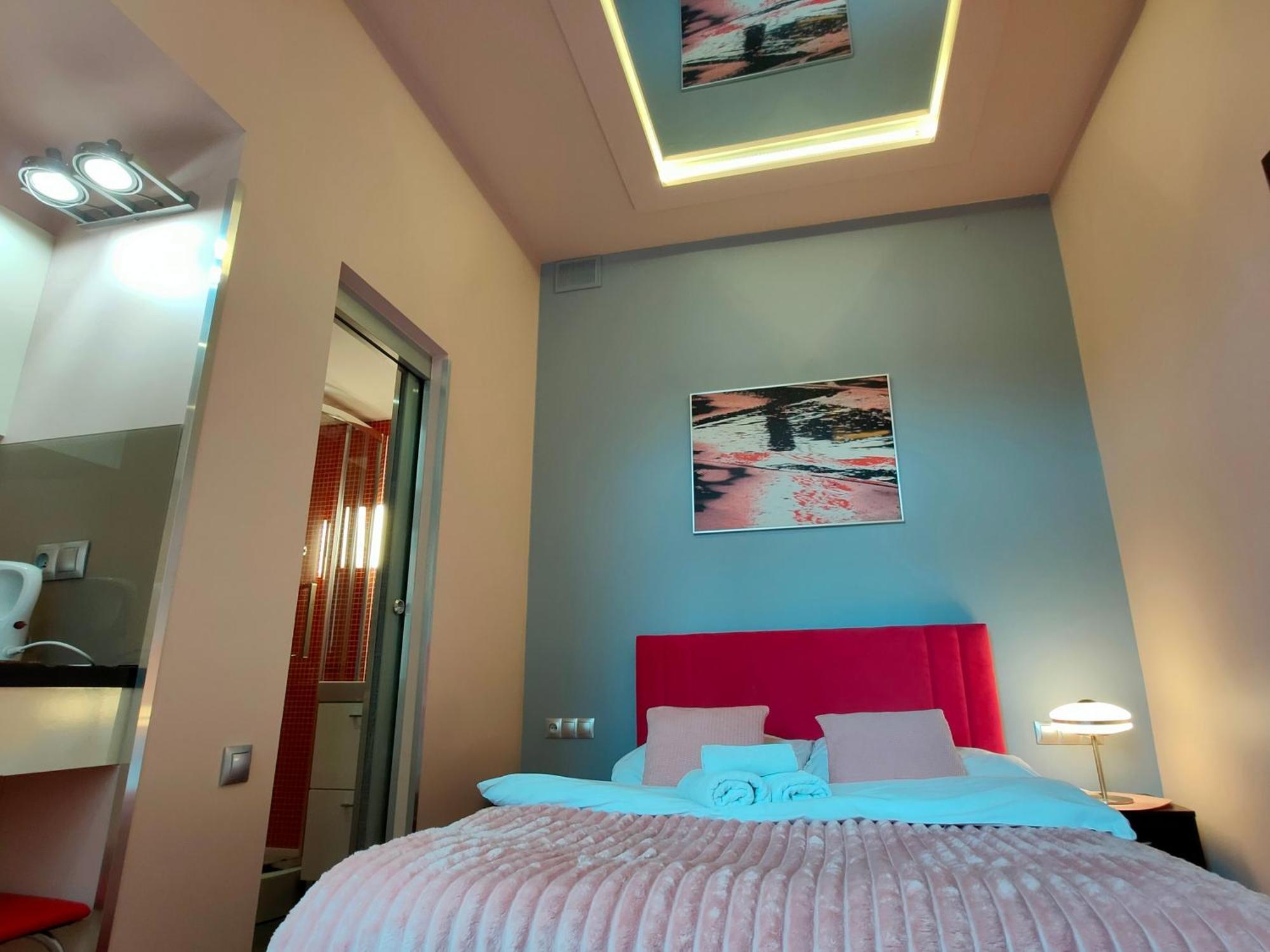 Mirror Pink Studio Apartment Krakau Buitenkant foto